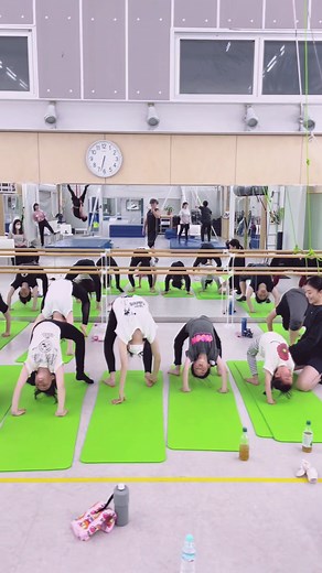 みんなでぐにゃぐにゃ🐍 #contortion #contortionlesson #コントーション #超柔軟 #flexible #習い事 #超柔軟 #コントーションスタジオ #サーカス #アーティスト