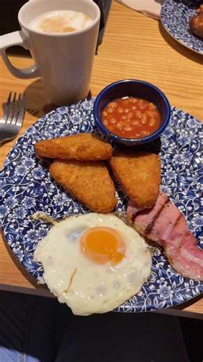 A little morning @Wetherspoons breakfast 🙌🏻 #wetherspoons #breakfast #fyp #coffee