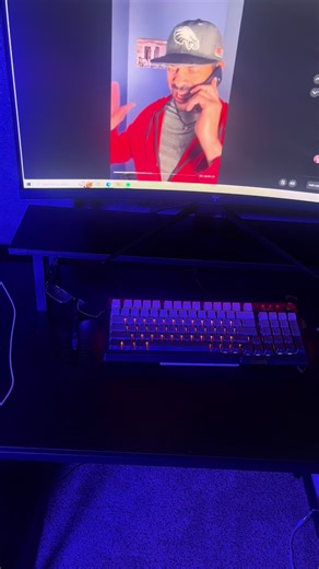 🔥 Upgrade your gaming setup instantly with the Raybee 48-Inch Gaming Desk. Designed for gamers who want style, performance, and organization—without taking up too much space. This desk gives you the perfect 48-inch surface, ideal for dual monitors, gaming PCs, keyboards, and accessories, all while fitting perfectly in bedrooms, dorms, or home offices. ✨ Built-in RGB LED lighting sets the mood for immersive gameplay, streaming, or late-night sessions. ⚡ Integrated power outlets & USB ports keep 