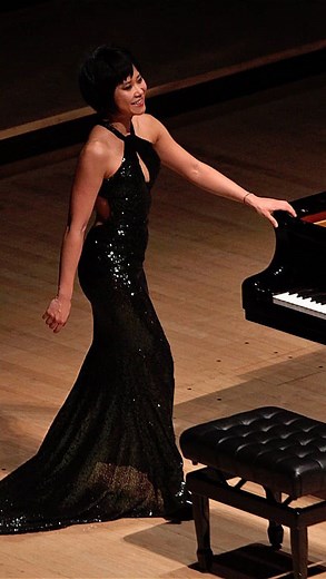 Classicast | Classical music on Instagram: "Funny clip by Yuja Wang 😂 —————— #YujaWang #LangLang #ClassicalMusic #Pianist #Virtuoso #MusicHumor #PianoLife #GreatMusicians #IconicPerformers #MusicalGenius #FunMoment #BehindTheScenes #MusicLovers #TimelessMusic #MasterfulPerformance #Artistry #Music"