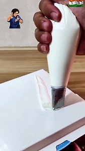 Whatever you do with fondant, I believe you can also do with the cream frosting too 👌👌👌 ‎#its9jascakes #brandcommunicator #instagramexplore #nigerianbakers #bakersgottalent #brandvisibility #brandinfluencer #brandambassador #businessowners #entreprenuers #cameroonbakers #cakebrandpromoter #ghanabakers #nigerianbaker #trending #explore #explorepage #explorepage✨#viralreels #goviral #trendingreelvideo #trendingreels #cakevideos ‎ ‎ ‎🎙Voice Actor: @its9jascakes ‎Tomiwa Sekoni ‎ ‎ | Tomiwa Sekon