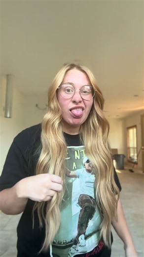 If you need me, I’ll be here flipping my hair. @__𝔪𝔦𝔰𝔰𝔞𝔡𝔯𝔦𝔢𝔫𝔫𝔢_ 😆😊💕 #HairGoals #NewHairWhoDis #HairExtensionsOnPoint #LongHairDontCare