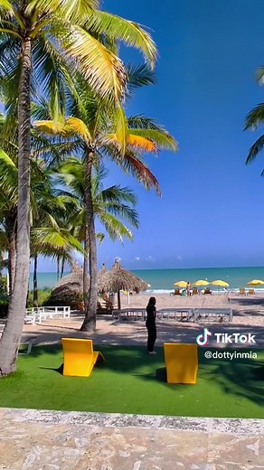 One of my favorite places😍 Golden Beach! 😍🌴🌴🌴 #usa #florida #goldenbeach #miami #privatebeach #travel #paradise #vacation #beachvibes #beachday #vacation #floridalife #miamiliving #dottyinmia #305 #soflo #southflorida