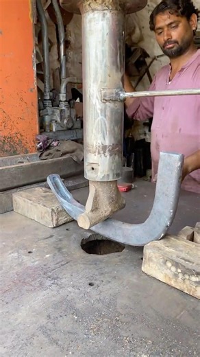 Moldboard Plough Bending With Hydraulic Press | Agricultural Machine #hydraulicpress #plough