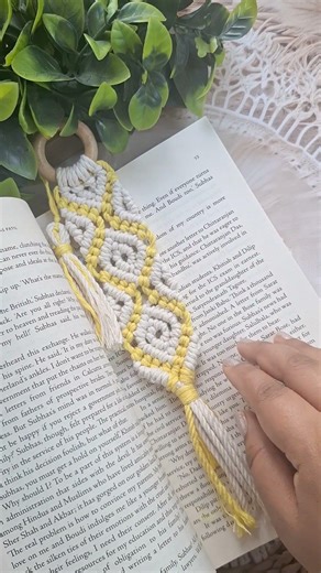 Macrame Bookmark #diy #bookmark #handmade #macramecrafts #macramecreation