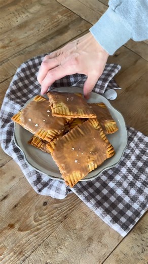 Homemade brown sugar pop-tarts… because sometimes you just need a cozy treat. Comment POP TART and I’ll send you the recipe 🤎 | jenny cookies