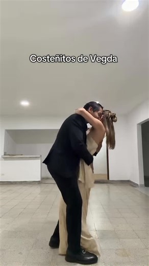 Juanda Caribe on Instagram: "En Magangue con la magangueleña 🇨🇴💙 @sheilafgandara"