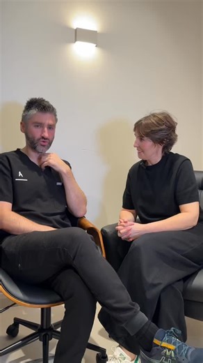 Introducing the 1-Stitch Lift at Array 🪡 Noticing the early signs of jowls—but want a more lasting solution than filler? Ever lift your face in the mirror and wish it could just stay like that? This minimally invasive, suture-based technique is designed to gently reposition and support tissues under local anaesthetic, aiming for a subtle, natural lift with shorter downtime. It’s not filler and not a surgical facelift—think refined support for suitable candidates. In today’s candid conversation,