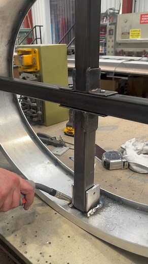 WATCH #TEAMELLIS WELD A PROJECTING SIGN 👨‍🏭 #signs #signage #metalshop #metalworkers #fabrication #projectingsign #aluminiumsign Welding, metal shop, metal fabrication | Ellis Signs