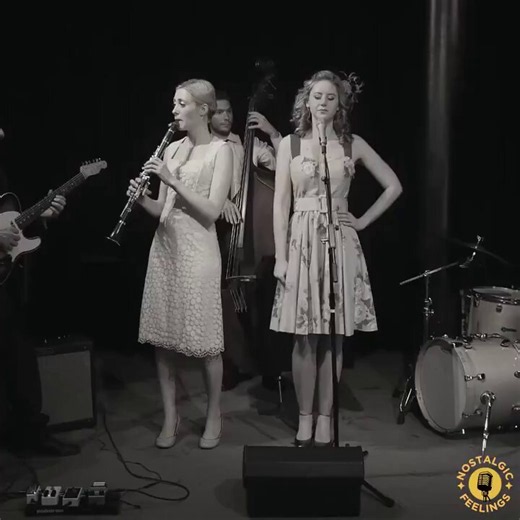 The effective way the clarinet player does a musical call and response to the singer is just mesmerizing. "Tu vuo' fa' l'americano" by Renato Carosone: cover by Hetty and the Jazzato Band, an Anglo-Italian jazz quintet.
