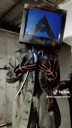 Harlan Ellison Cosplay: Impression of Allied Master Computer