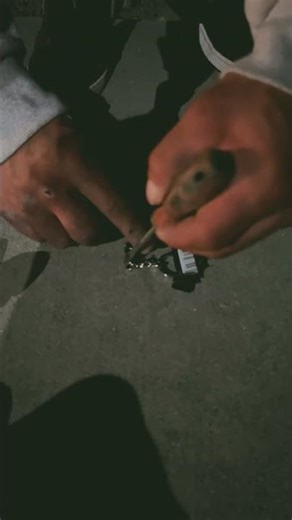 How to take a chain off of your mini figure