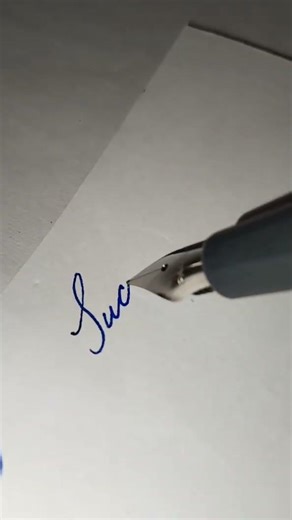 Beautiful Handwriting with a Fountain Pen 🖋️ Ink Flow Magic #shorts parker beta neo