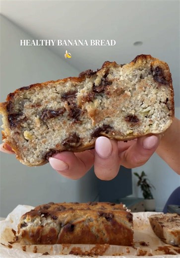The Best Healthy Banana Bread Recipe: Easy & Delicious