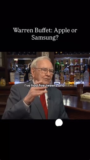 Gustavo | Elite Mindset on Instagram: "Warren Buffett resisted the smartphone craze for years—using a flip phone and reportedly sending a single email his entire life. Then, in 2020, he finally upgraded to an iPhone 11 and admitted with a grin: “My flip phone is permanently gone.” But true to form, he barely uses it—“just as a phone.” And yes, Tim Cook himself patiently gave him a tech lesson. This is what frugal billionaire living looks like in the 21st century. Follow @high_billion for more li