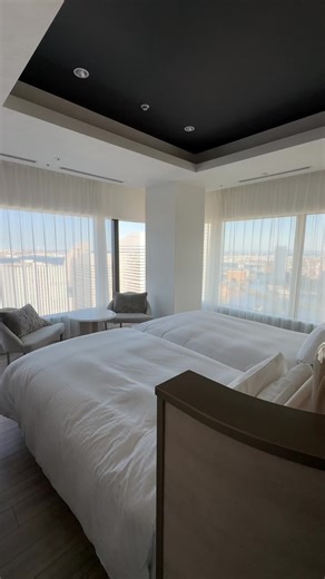 泊まってみたかったみなとみらいホテル。 朝起きたら目の前にこの景色が広がってるの最高すぎた‪😢♡ #みなとみらいホテル #横浜 #三井ガーデンホテル横浜みなとみらいプレミア #ホカンス #みなとみらい #tiktok #hotelstaycation #hotel