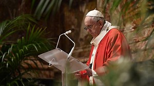Pope at Angelus: Like Mary, we must follow Jesus - Vatican News