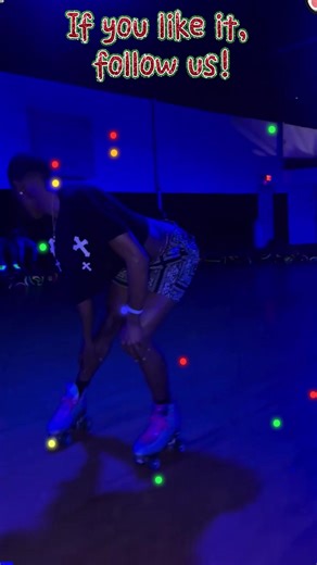 If you like rollerblading, click to follow! #shuffleskating #skatingrink #jamskate #rollerskating #rollerskate