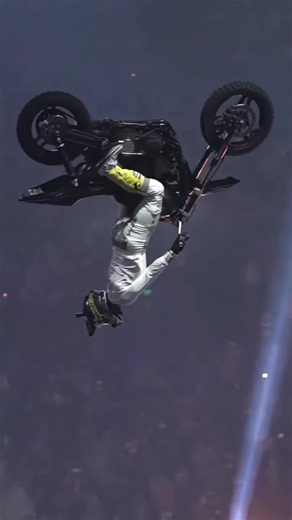 Motorcycle FMX freestyle stunt show Auraaa 999%🏍️🥶💪🔥🤯 #USA #motorcycle #stunt #FMX #fyp