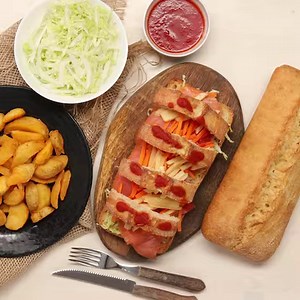 Tu ce gătești astăzi? 👩‍🍳 Dacă ai rămas în pană de idei, îți propunem o rețetă gustoasă și foarte ușor de preparat 👉 ciabatta cu somon! 🥖🍴 Dă play, vezi de ce ingrediente ai nevoie și hai pe la noi să le iei. 👌 Poftă bună! https://bit.ly/2ZZndaa | Lidl Romania