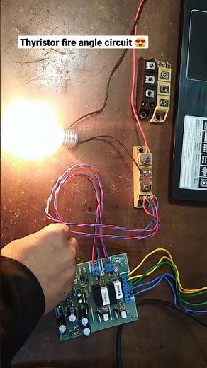 Thyristor fire angle circuit