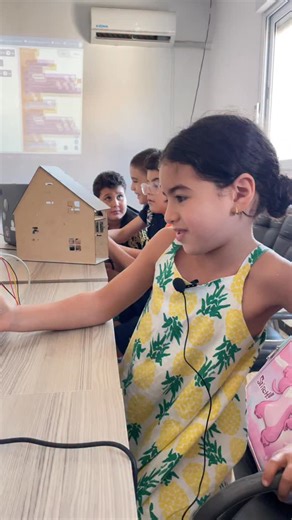 2.7K views · 157 reactions |  Maison Intelligente revient le week-end — tous les vendredis ! Dès 7 ans, vos enfants programment & construisent (gaz, météo, garage intelligent, lumières à distance).  Inscriptions au 0556328078. #smarthome #maisonintelligente #iot #forkids #fun #weekend #amusant #algerienne | Techmology | Facebook