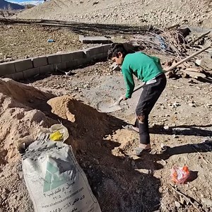 Creativity and art in cementing the kitchen ceiling by a beautiful nomadic girl. | Family Cooking