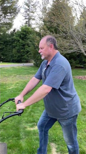 His Face Says It All… The Riding Mower Is Down 😬