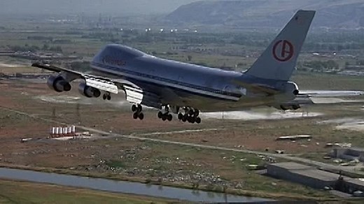 747.En.Peril.1974.SD-Planet-Streaming.com