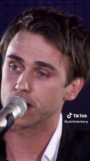 Udo Lindenberg and Clueso's Electrifying Cello Performance