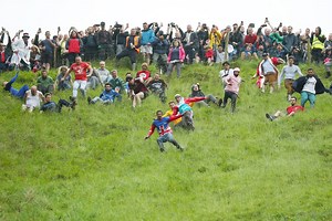 Gloucestershire Cheese Rolling: What is the bizarre tradition & why is it ‘unsafe’?