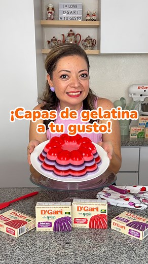 Capas perfectas de gelatina con un dulce toque que hará que quieras repetir. ¡Prepárala a tu gusto! 🍓🍇🎉 | D'Gari