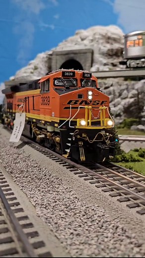 65K views · 1.4K reactions | I snuck an early sample of the new Lionel ET44 from engineering to show all of you! Don't tell Dave! | Lionel Trains | Facebook