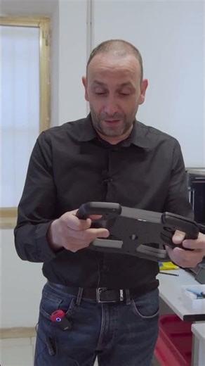 Assemblaggio Finale Il Volante F1 Prende Vita