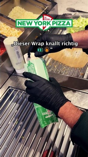 So entsteht unser Hot Crispy Chicken Wrap 🌯🔥Knusprig, frisch und voller Geschmack.