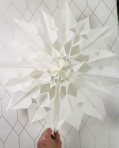 Sterne aus Butterbrottüten basteln - Wenn das Ergebnis alle zum Staunen bringt!