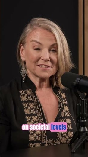 Understanding Polarization: A Therapist's Unique Perspective #shorts