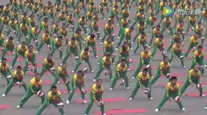 Basketball dribbling plus yoga: Kids showcase synchronized drills and exercises in northeast China Hundreds of students practice basketball moves and yoga poses together as their daily exercise in a primary school in Dalian, Northeast China’s Liaoning province. Don't forget to subscribe our YouTube channel to stay tuned: https://youtu.be/zokRdW4xX5k | People's Daily, China