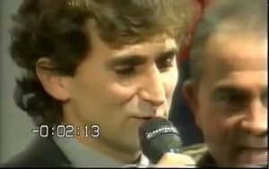 2.3M views · 34K reactions | Era il 15 dicembre 2001 e Alex Zanardi tornava in pubblico dopo l'incidente del Lausitzring in occasione della premiazione dei Caschi d'oro. Un momento toccante, che rivediamo con piacere sperando di viverne uno simile molto presto. A premiare Zanardi c'era Michael Schumacher. Non mollare Alex. #MemasGP #KeepfightingAlex | MemasGP | Facebook