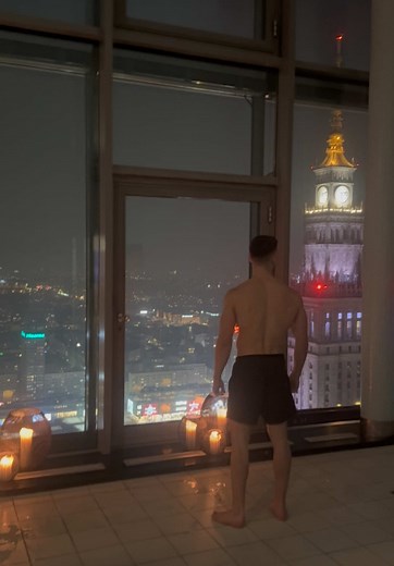 Discover the Stunning Warsaw Skyline at Night