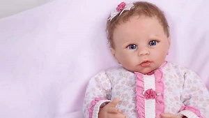 How can you tell a doll is high-quality? Let us show you what to look for in our “7 Ways Ashton-Drake Leads the Doll World” video. Learn more: http://bit.ly/32vPlBr | The Ashton-Drake Galleries