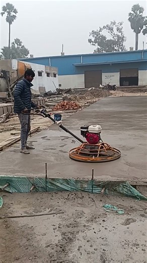 Road PQC casting and floating machine gives final finishing