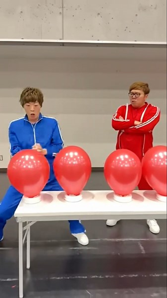 Brothers popping 🍾 balloons #funny 🤣#comedy 😄😂