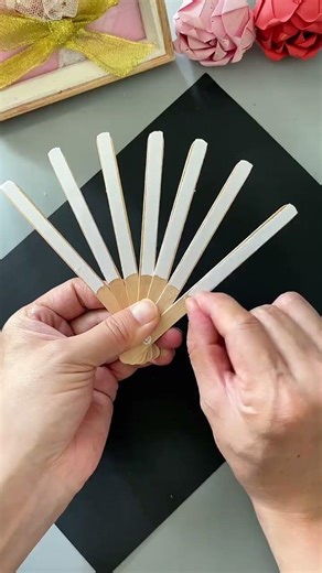 吃完的雪糕棍不要扔，和孩子做把迷你手工扇子吧！#亲子手工 #幼儿手工 #儿童创意手工 #手工diy #幼儿创意手工 小同学