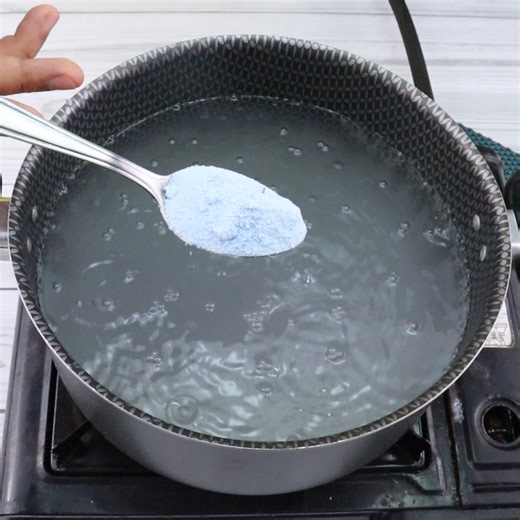 The cleaning lady revealed the secret! (Just throw laundry detergent into boiling water) | Recipes And tips of the day