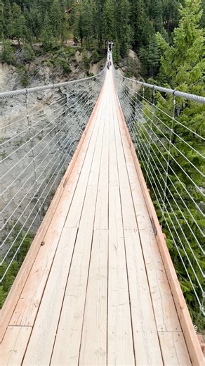 Taking my Cascade Mountain Cardigan out for an adventure at the Golden BC Skybridge! 🌄✨ I was a bit nervous crossing the first bridge — so much so that I didn’t even pull out my phone! 😂 But by the second bridge, I found my courage and caught some fun moments on video! 🎥 The Skybridge was an incredible experience, and we couldn’t resist trying out the mountain rollercoaster too! 🎢 The Mountainscapes Collection is inspired by the breathtaking landscapes of Alberta and BC. Want to know more? C