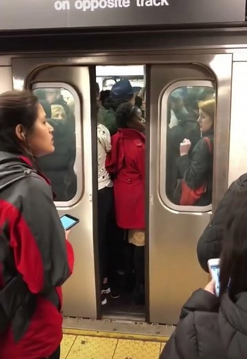 New York subway station Crowded
