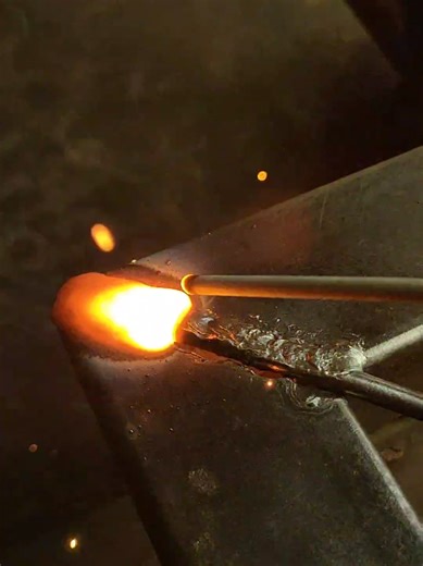 Tricks for repairing thin iron welds damaged by excessive amperage #welding #welder #diy #fabrication