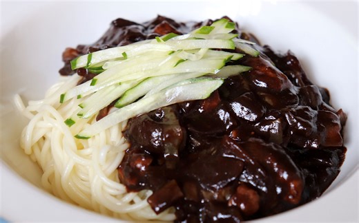 【韩式炸酱面】韩国人教你韩式炸酱面做法