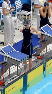 The 200 breaststroke perhaps embodies the concept of being streamlined more than any other. Long glides, tight streamlines and maximum efficiency are needed to excel in this race. Also note that @nikoleta.trnikova wears a closed back suit. For all the women they follow me there is no reason why a closed back suit isn’t faster than open back. Give one a try! | TheSwimsuitGuy